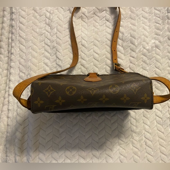 Authentic Louis Vuitton Saint Cloud MM - Picture 12 of 17